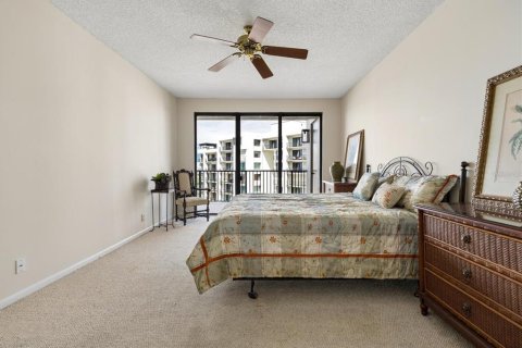 Condo in Belleair, Florida, 2 bedrooms  № 2430365 - photo 22