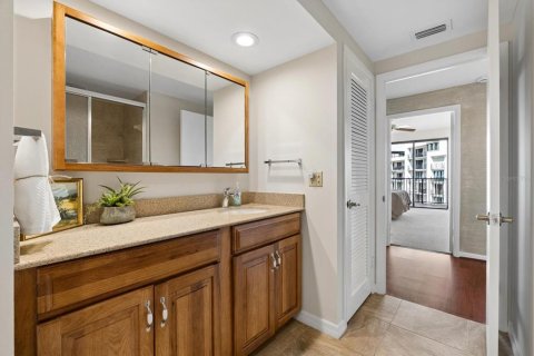 Condo in Belleair, Florida, 2 bedrooms  № 2430365 - photo 20