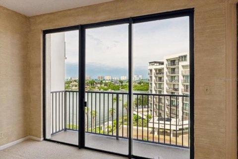 Condo in Belleair, Florida, 2 bedrooms  № 2430365 - photo 9