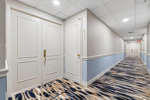 Condo in Belleair, Florida, 2 bedrooms  № 2430365 - photo 5