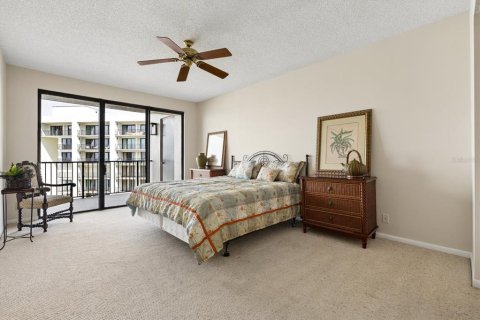 Condo in Belleair, Florida, 2 bedrooms  № 2430365 - photo 21