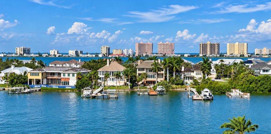 Condo in Belleair, Florida, 2 bedrooms  № 2430365