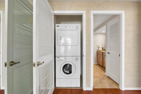 Condo in Belleair, Florida, 2 bedrooms  № 2430365 - photo 25