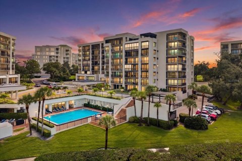 Condo in Belleair, Florida, 2 bedrooms  № 2430365 - photo 2