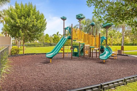 Купить таунхаус в Холливуд, Флорида 3 спальни, 164.34м2, № 1980855 - фото 30