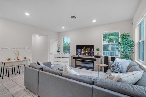 Купить таунхаус в Холливуд, Флорида 3 спальни, 164.34м2, № 1980855 - фото 4