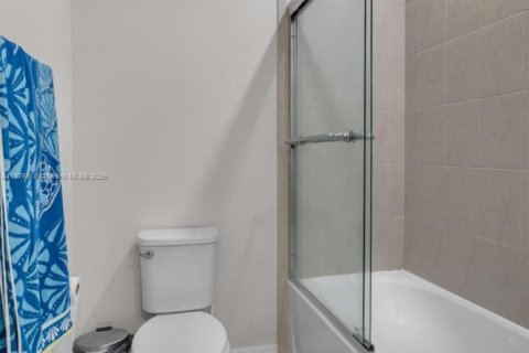 Купить таунхаус в Холливуд, Флорида 3 спальни, 164.34м2, № 1980855 - фото 15