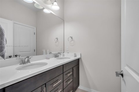 Купить таунхаус в Холливуд, Флорида 3 спальни, 164.34м2, № 1980855 - фото 14