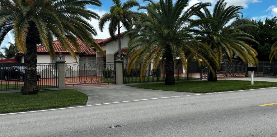 Дом в Майами, Флорида 4 спальни, 260.59м2 № 1896935