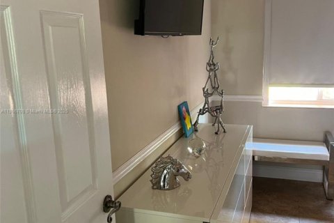 Купить виллу или дом в Майами, Флорида 4 спальни, 260.59м2, № 1896935 - фото 16