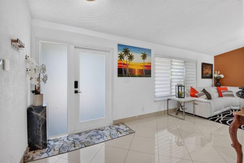 House in Boca Raton, Florida 3 bedrooms, 178.74 sq.m. № 2409432 - photo 5