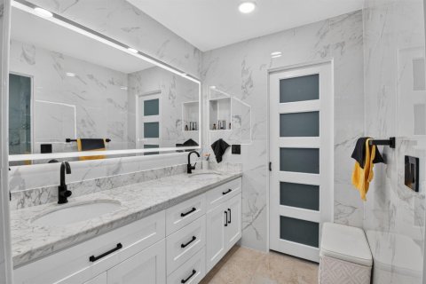 House in Boca Raton, Florida 3 bedrooms, 178.74 sq.m. № 2409432 - photo 26