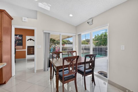 House in Boca Raton, Florida 3 bedrooms, 178.74 sq.m. № 2409432 - photo 20