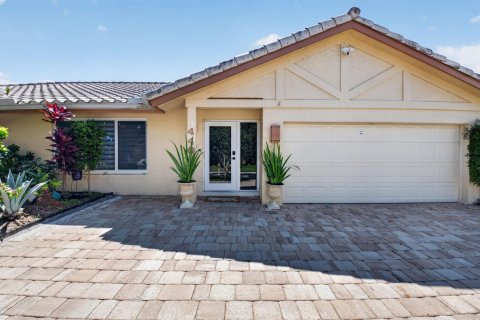 House in Boca Raton, Florida 3 bedrooms, 178.74 sq.m. № 2409432 - photo 4