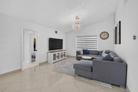 House in Boca Raton, Florida 3 bedrooms, 178.74 sq.m. № 2409432 - photo 22