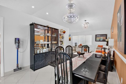 House in Boca Raton, Florida 3 bedrooms, 178.74 sq.m. № 2409432 - photo 12