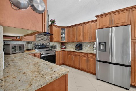 House in Boca Raton, Florida 3 bedrooms, 178.74 sq.m. № 2409432 - photo 15