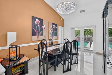 House in Boca Raton, Florida 3 bedrooms, 178.74 sq.m. № 2409432 - photo 10