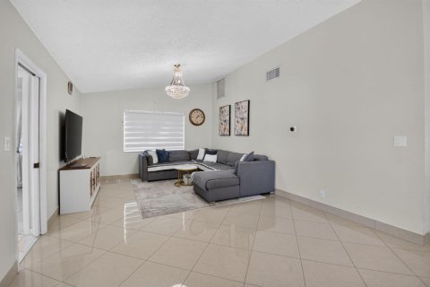 House in Boca Raton, Florida 3 bedrooms, 178.74 sq.m. № 2409432 - photo 21