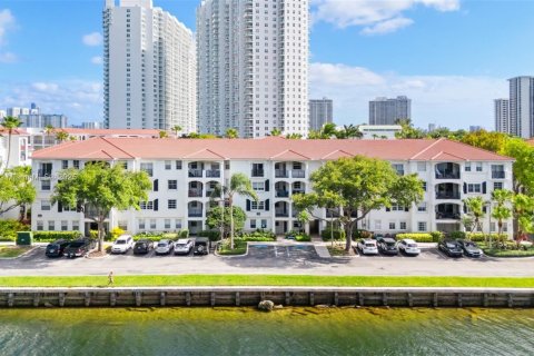 Condo in Aventura, Florida, 2 bedrooms  № 1865724 - photo 10