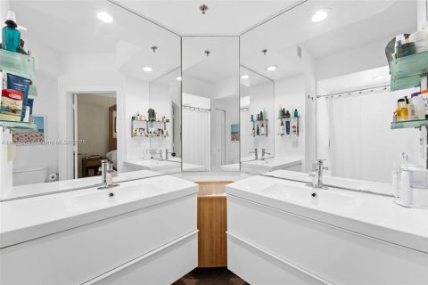 Condo in Aventura, Florida, 2 bedrooms  № 1865724 - photo 21
