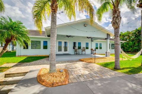 House in New Port Richey, Florida 3 bedrooms, 293.29 sq.m. № 1903873 - photo 7