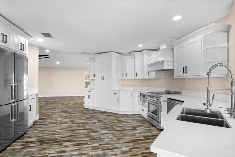 House in New Port Richey, Florida 3 bedrooms, 293.29 sq.m. № 1903873 - photo 17