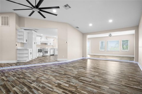House in New Port Richey, Florida 3 bedrooms, 293.29 sq.m. № 1903873 - photo 25