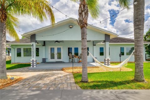 House in New Port Richey, Florida 3 bedrooms, 293.29 sq.m. № 1903873 - photo 10