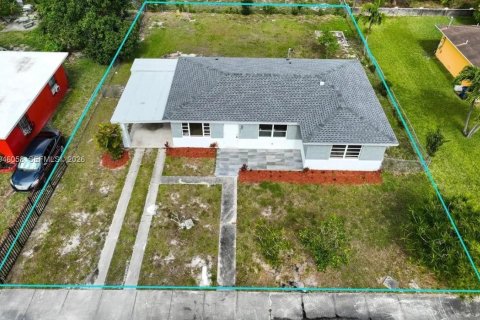 Casa en venta en Miami, Florida, 3 dormitorios, 126.44 m2 № 2002320 - foto 2