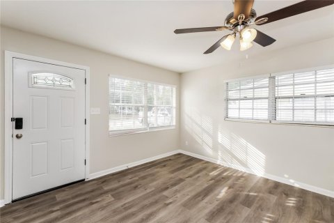 House in Tampa, Florida 3 bedrooms, 106.09 sq.m. № 1905032 - photo 3