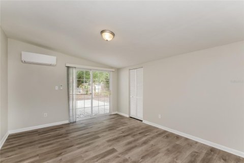 House in Tampa, Florida 3 bedrooms, 106.09 sq.m. № 1905032 - photo 8