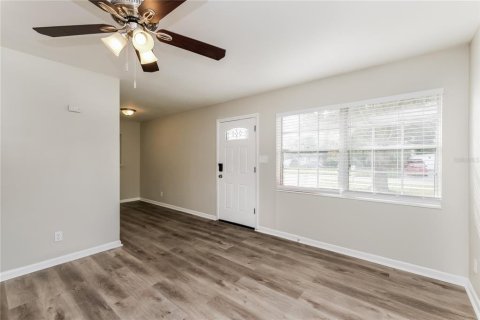 House in Tampa, Florida 3 bedrooms, 106.09 sq.m. № 1905032 - photo 2