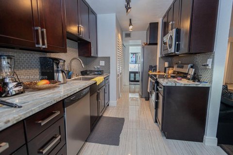 Copropriété à vendre à Pompano Beach, Floride: 1 chambre, 78.97 m2 № 1967404 - photo 18