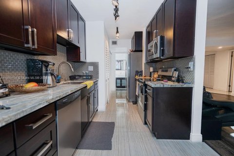 Copropriété à vendre à Pompano Beach, Floride: 1 chambre, 78.97 m2 № 1967404 - photo 19