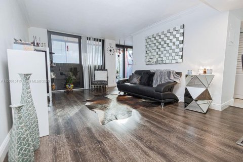 Copropriété à vendre à Pompano Beach, Floride: 1 chambre, 78.97 m2 № 1967404 - photo 7