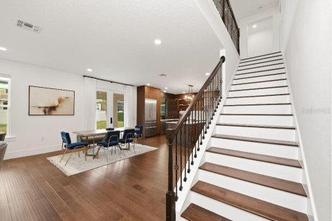 House in Orlando, Florida 5 bedrooms, 338.26 sq.m. № 2206781 - photo 5