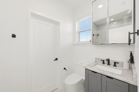 House in Orlando, Florida 5 bedrooms, 338.26 sq.m. № 2206781 - photo 26
