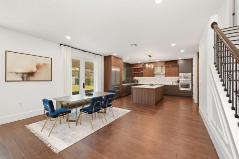 House in Orlando, Florida 5 bedrooms, 338.26 sq.m. № 2206781 - photo 6
