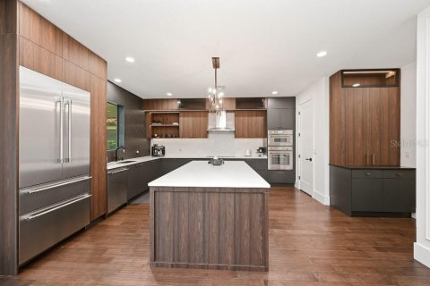 House in Orlando, Florida 5 bedrooms, 338.26 sq.m. № 2206781 - photo 10