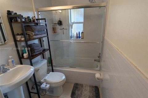 Condominio en alquiler en Fort Lauderdale, Florida, 2 dormitorios, 102.19 m2 № 2064287 - foto 15