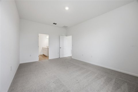 House in Okahumpka, Florida 3 bedrooms, 130.71 sq.m. № 2236371 - photo 14