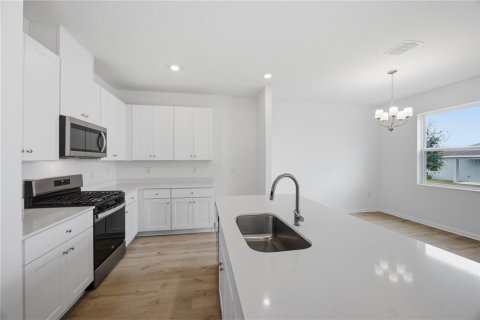 House in Okahumpka, Florida 3 bedrooms, 130.71 sq.m. № 2236371 - photo 7
