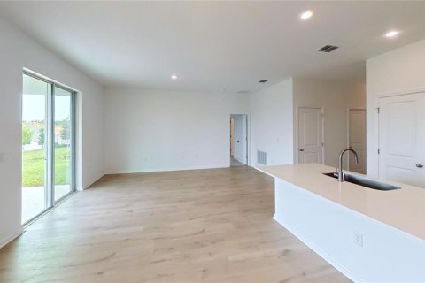 House in Okahumpka, Florida 3 bedrooms, 130.71 sq.m. № 2236371 - photo 10