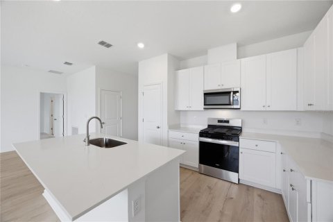 House in Okahumpka, Florida 3 bedrooms, 130.71 sq.m. № 2236371 - photo 6