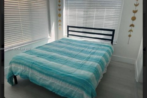 House in Miami, Florida 3 bedrooms, 102.84 sq.m. № 2076890 - photo 12