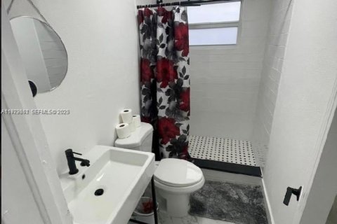 House in Miami, Florida 3 bedrooms, 102.84 sq.m. № 2076890 - photo 5