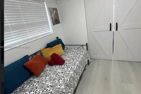 House in Miami, Florida 3 bedrooms, 102.84 sq.m. № 2076890 - photo 7