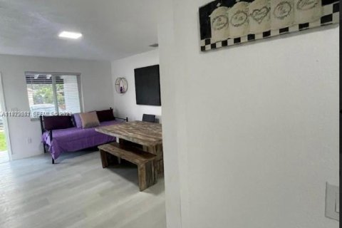 House in Miami, Florida 3 bedrooms, 102.84 sq.m. № 2076890 - photo 3