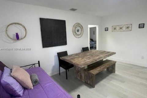 House in Miami, Florida 3 bedrooms, 102.84 sq.m. № 2076890 - photo 6